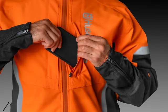 utesnene predni kapsy